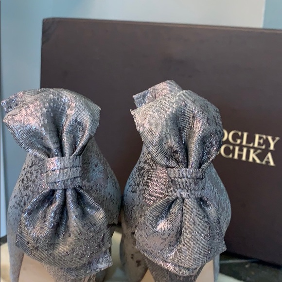 Badgley Mischka Macee Silver Shimmer Peep Toe *2x #hostpick - Picture 6 of 9